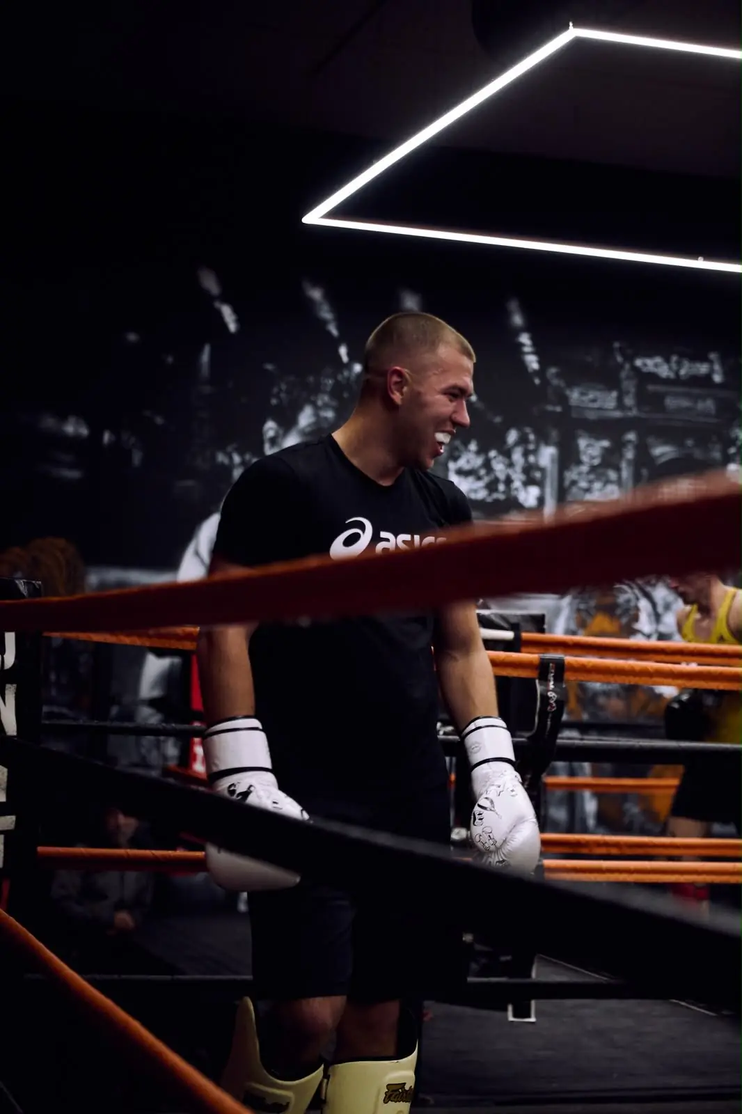 El entrenador Eugene en el ring de Marbella Combat Club